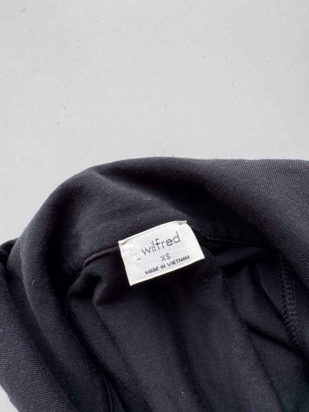 Aritzia WILFRED Pose Black Lyocell Jersey Button Front Shirt, Size XS - Picture 10 of 16